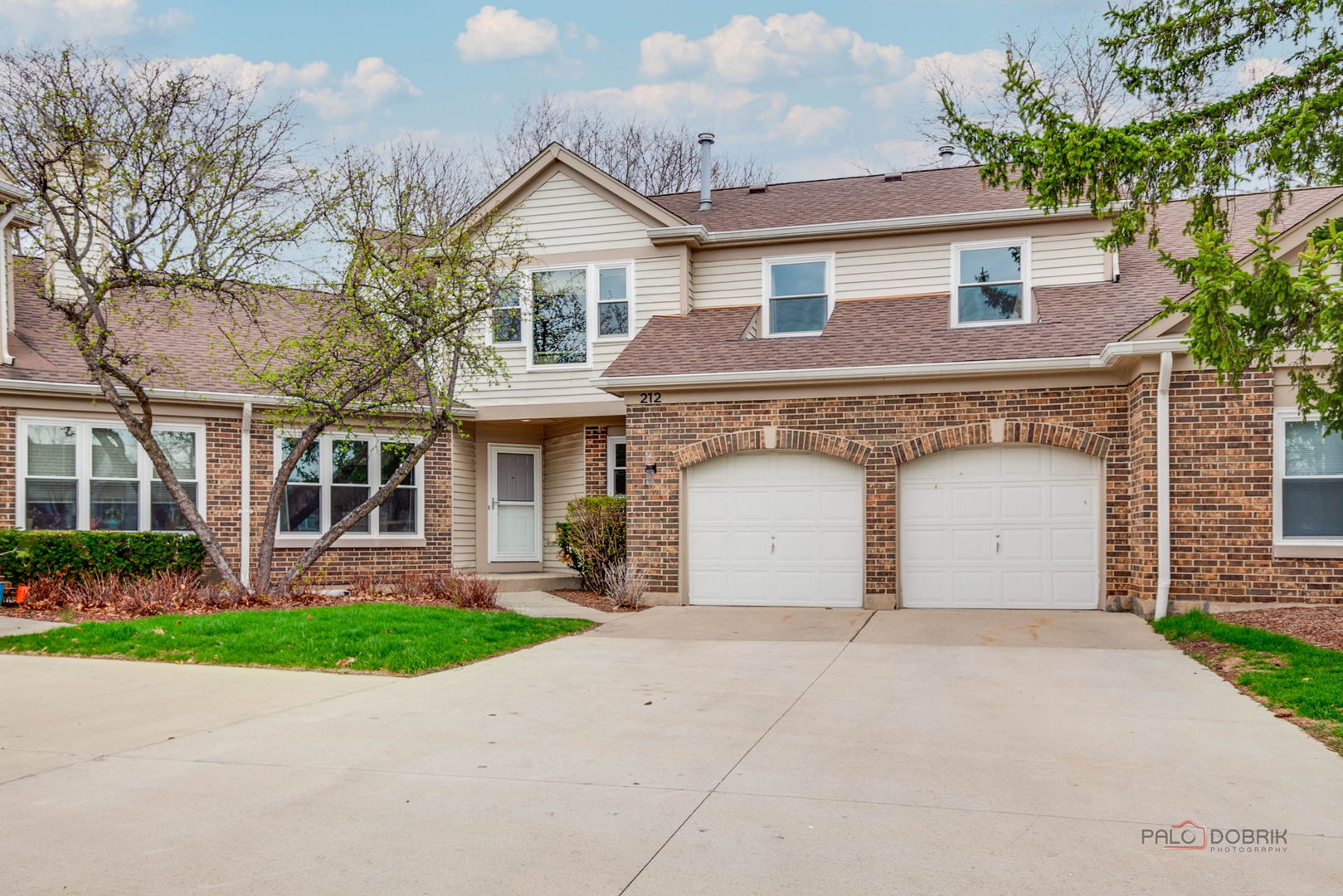 212 Willow Parkway, Buffalo Grove, IL