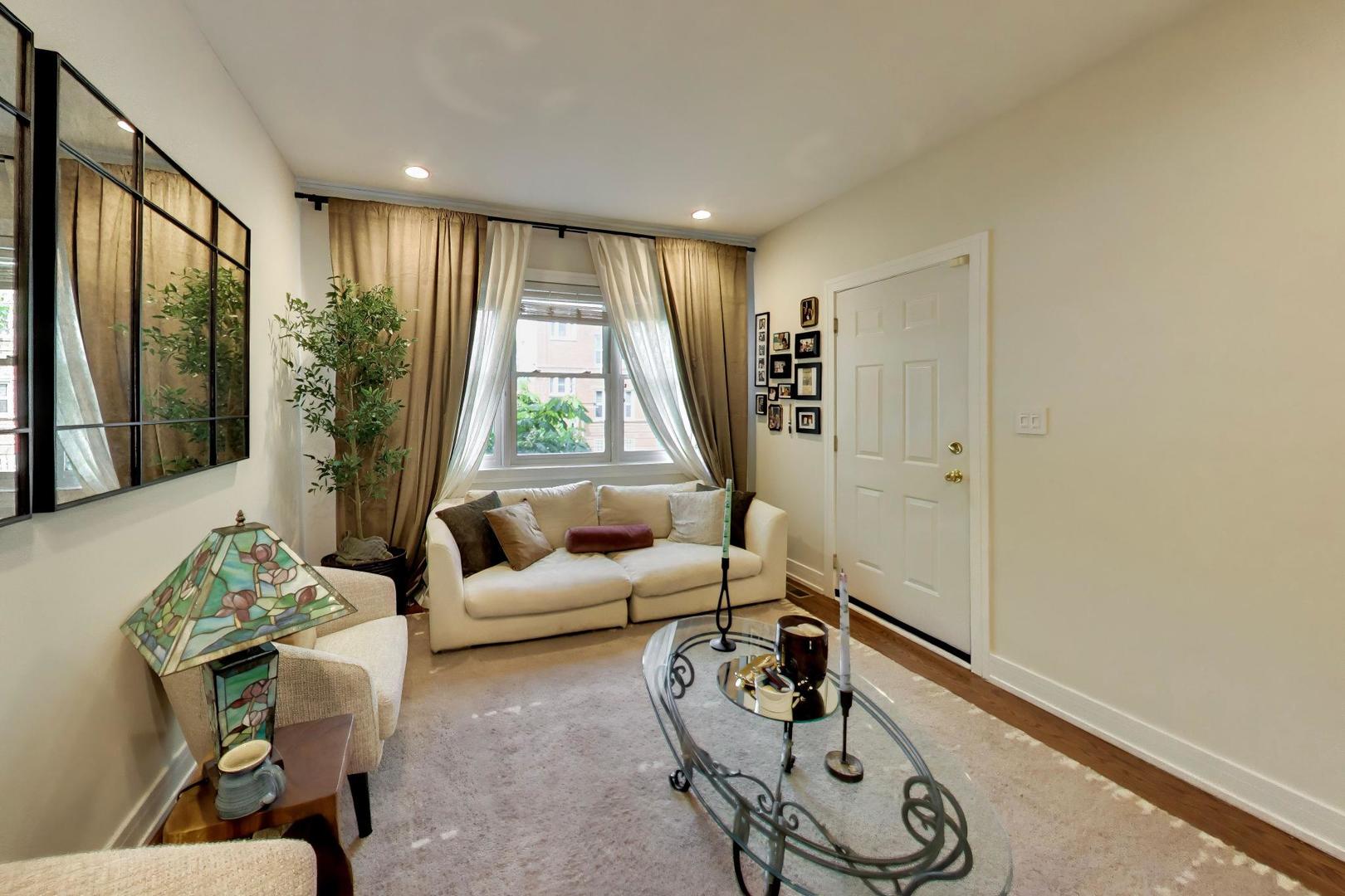 1247 N Rockwell Street #1, Chicago, IL