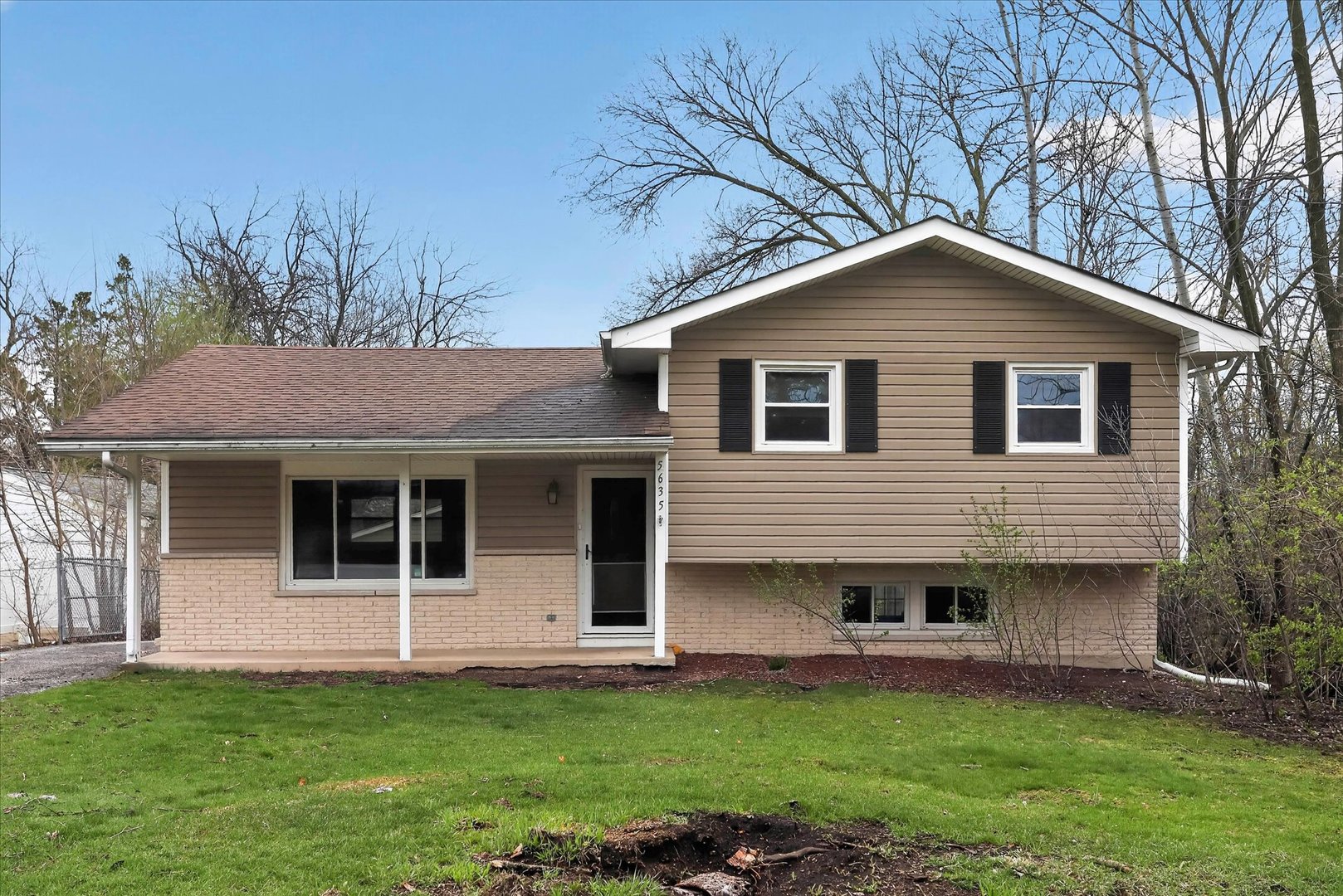 5635 Alabama Avenue, Clarendon Hills, IL