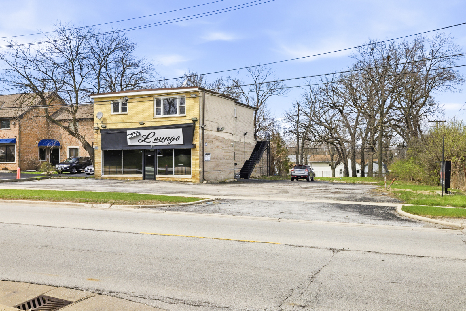 8216 S Archer Avenue, Willow Springs, IL