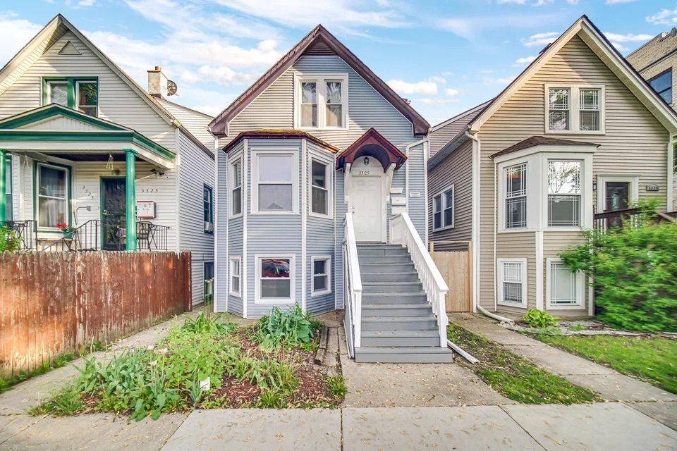 3325 W Berteau Avenue #1, Chicago, IL