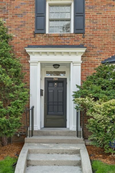 700 Kent Road, Kenilworth, IL