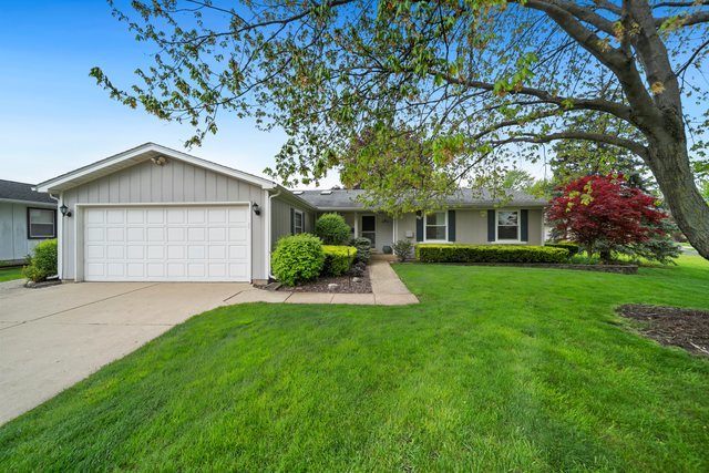 1562 White Trail, Elk Grove Village, IL