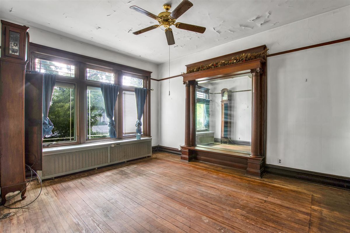 2244 N Maplewood Avenue, Chicago, IL