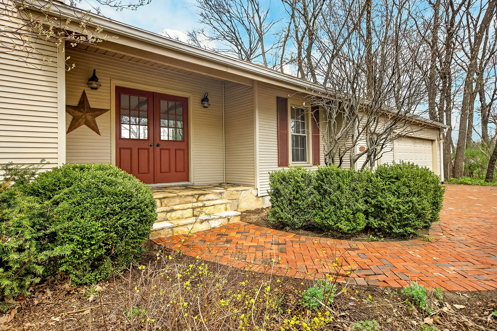 127 W RIVER Street, Rockton, IL