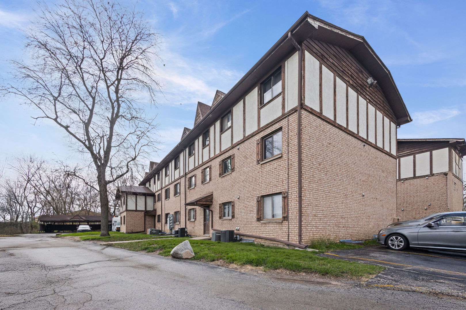 2815 Glenwood Lansing Road #205, Lynwood, IL