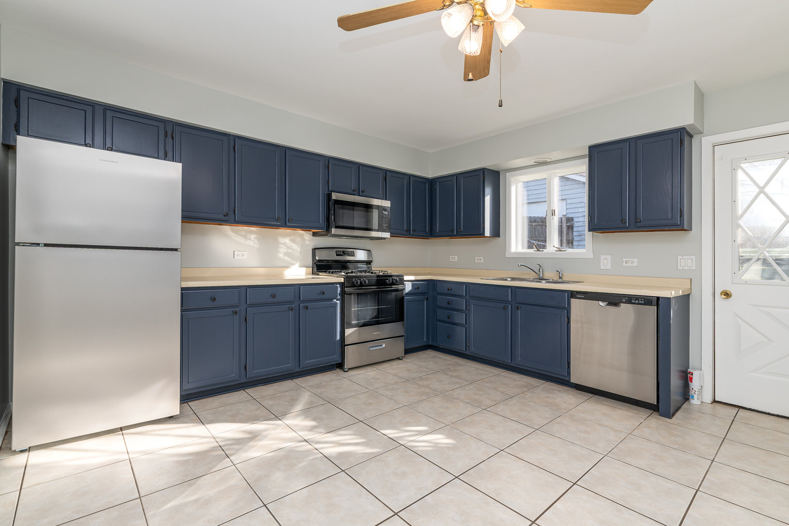 61 Highview Avenue, Fox Lake, IL