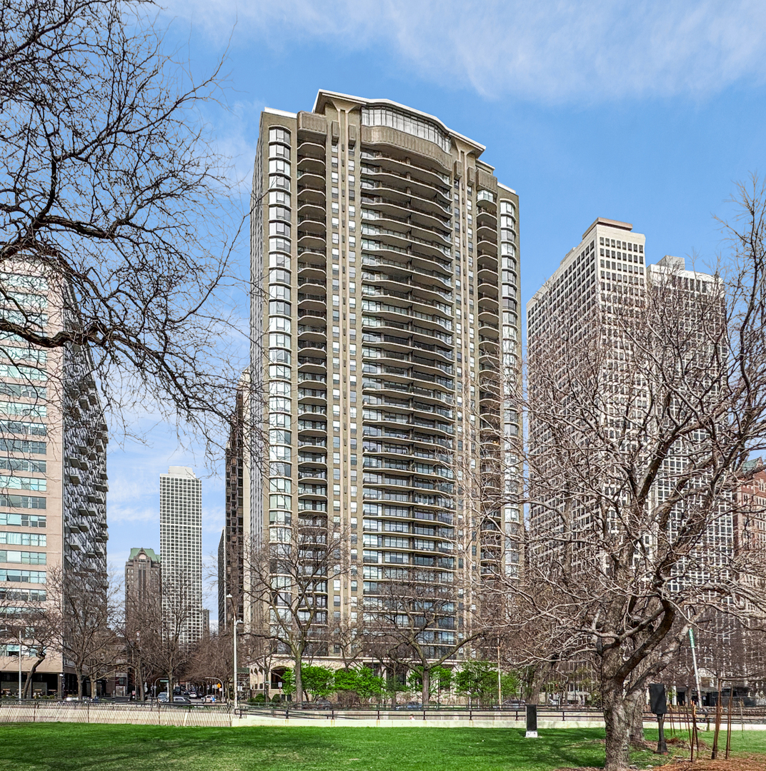 1040 N Lake Shore Drive #37A, Chicago, IL