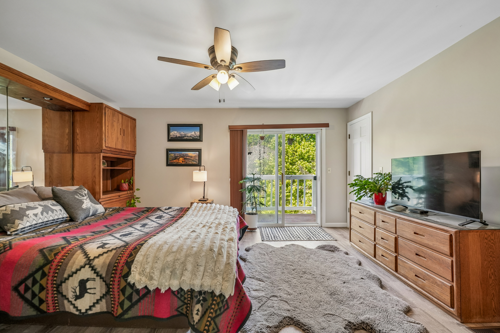 6 Crows Nest Court, Third Lake, IL