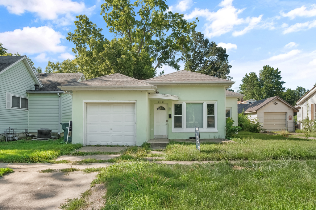 313 E Pembroke Street, Tuscola, IL