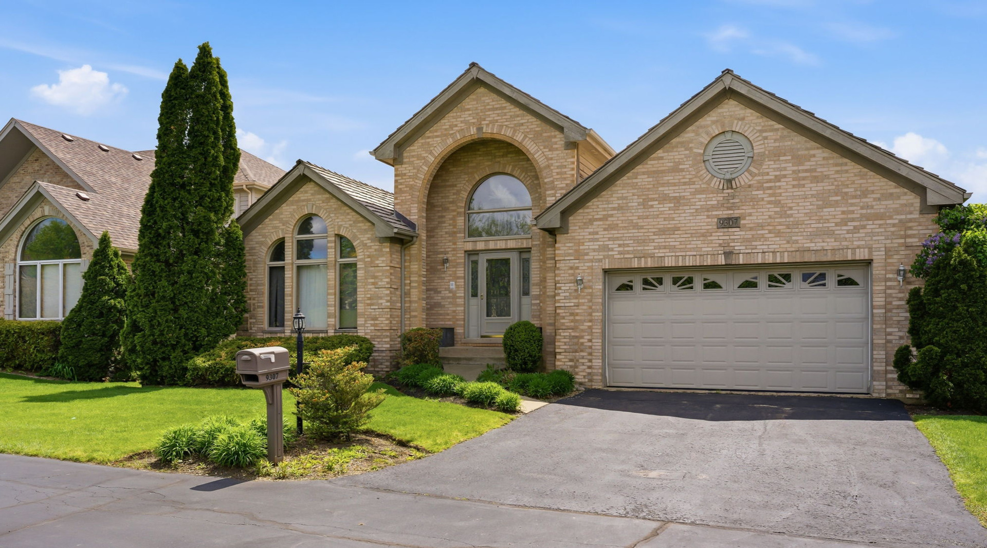 9307 Loch Glen Drive, Lakewood, IL