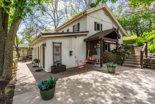 124 Oak Street, Le Claire, IA