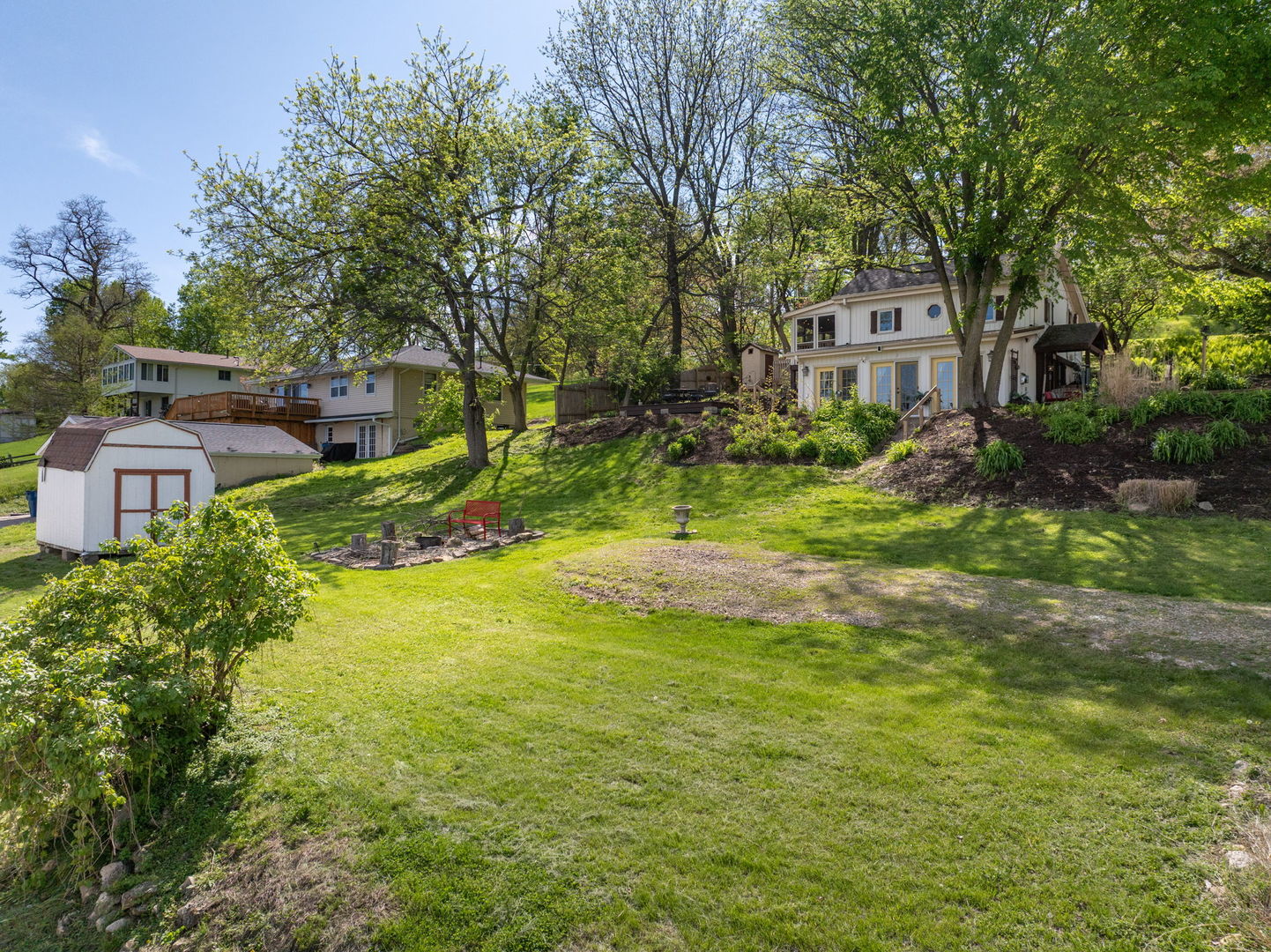 124 Oak Street, Le Claire, IA
