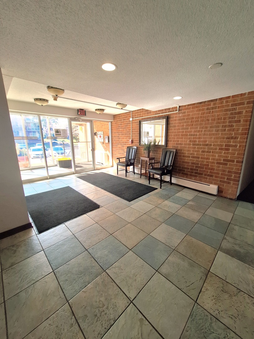 2211 S Stewart Avenue #4A, Lombard, IL