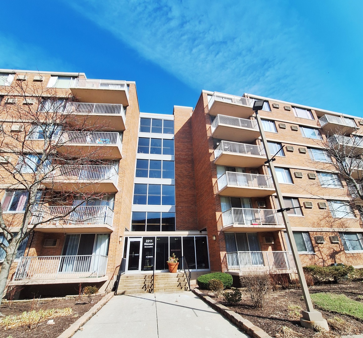 2211 S Stewart Avenue #4A, Lombard, IL