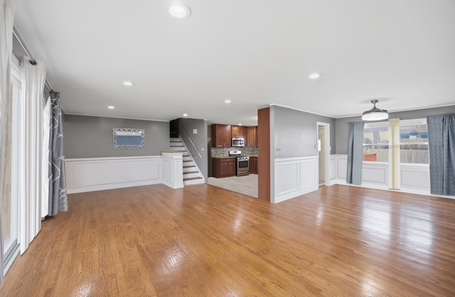 214 N Pleasant Drive, Glenwood, IL