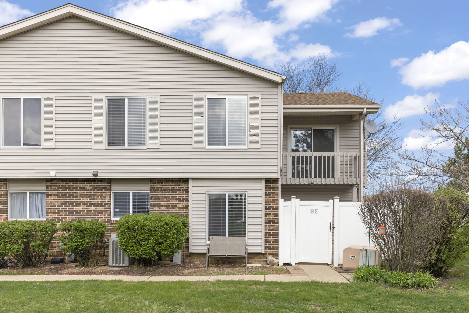 9E Fernwood Drive, Bolingbrook, IL
