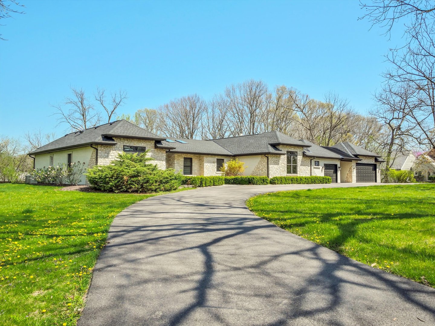2038 CAMPHILL Circle, Inverness, IL