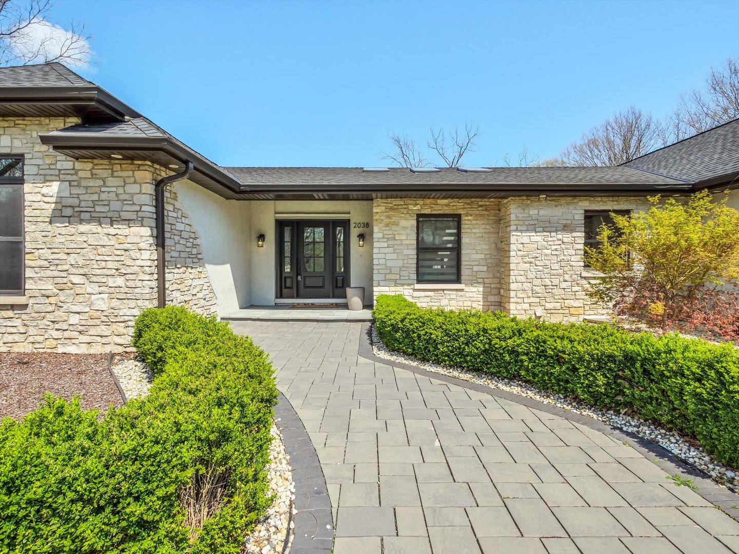 2038 CAMPHILL Circle, Inverness, IL