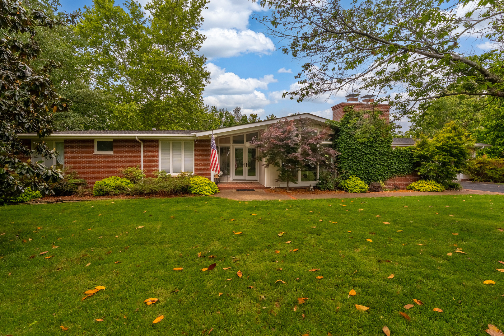 325 Country Club Lane, Harrisburg, IL