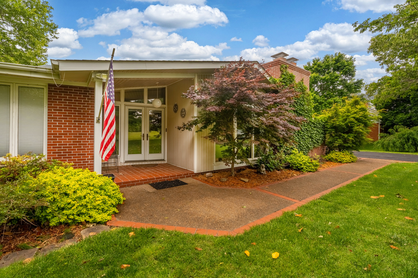 325 Country Club Lane, Harrisburg, IL