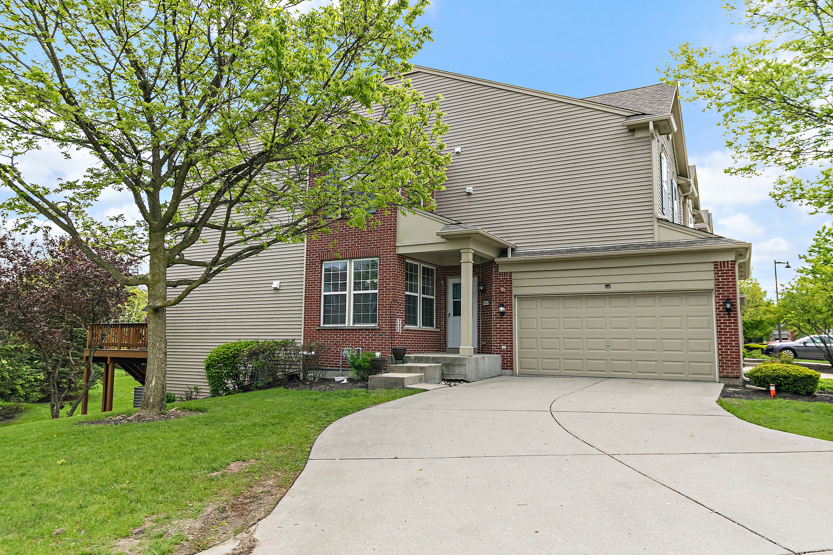 1566 Yellowstone Drive, Streamwood, IL