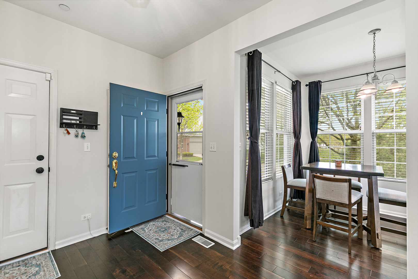 1566 Yellowstone Drive, Streamwood, IL