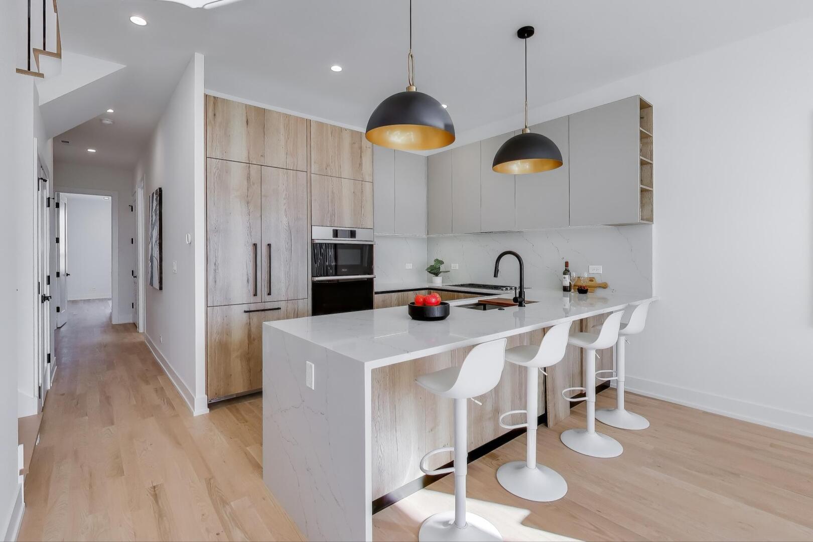 5428 N Winthrop Avenue #202, Chicago, IL