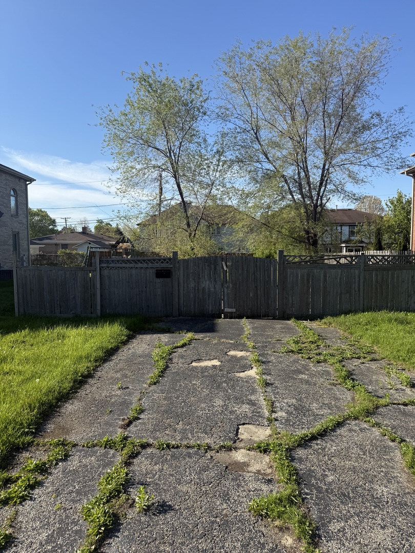 8205 W Ballard Road, Niles, IL