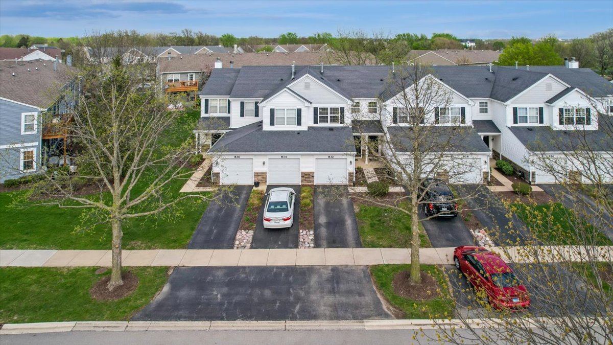 832 Genesee Drive, Naperville, IL