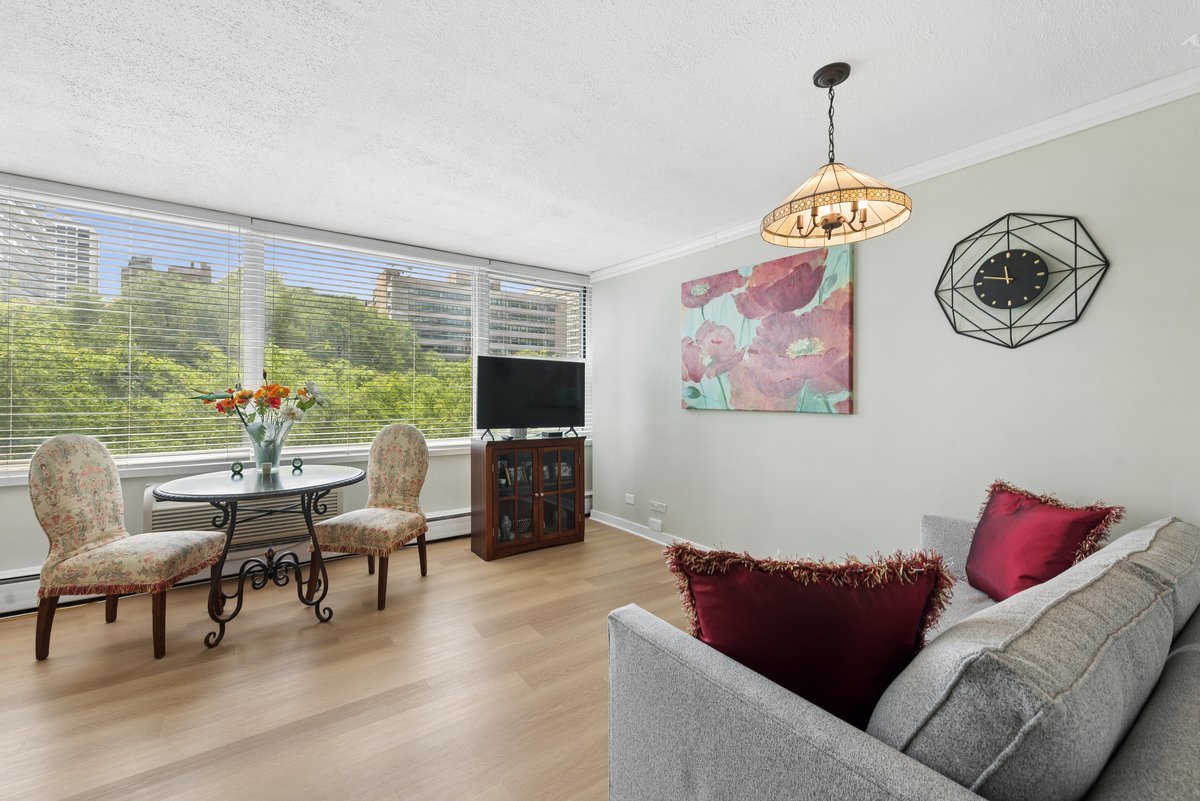 336 W Wellington Street #703, Chicago, IL