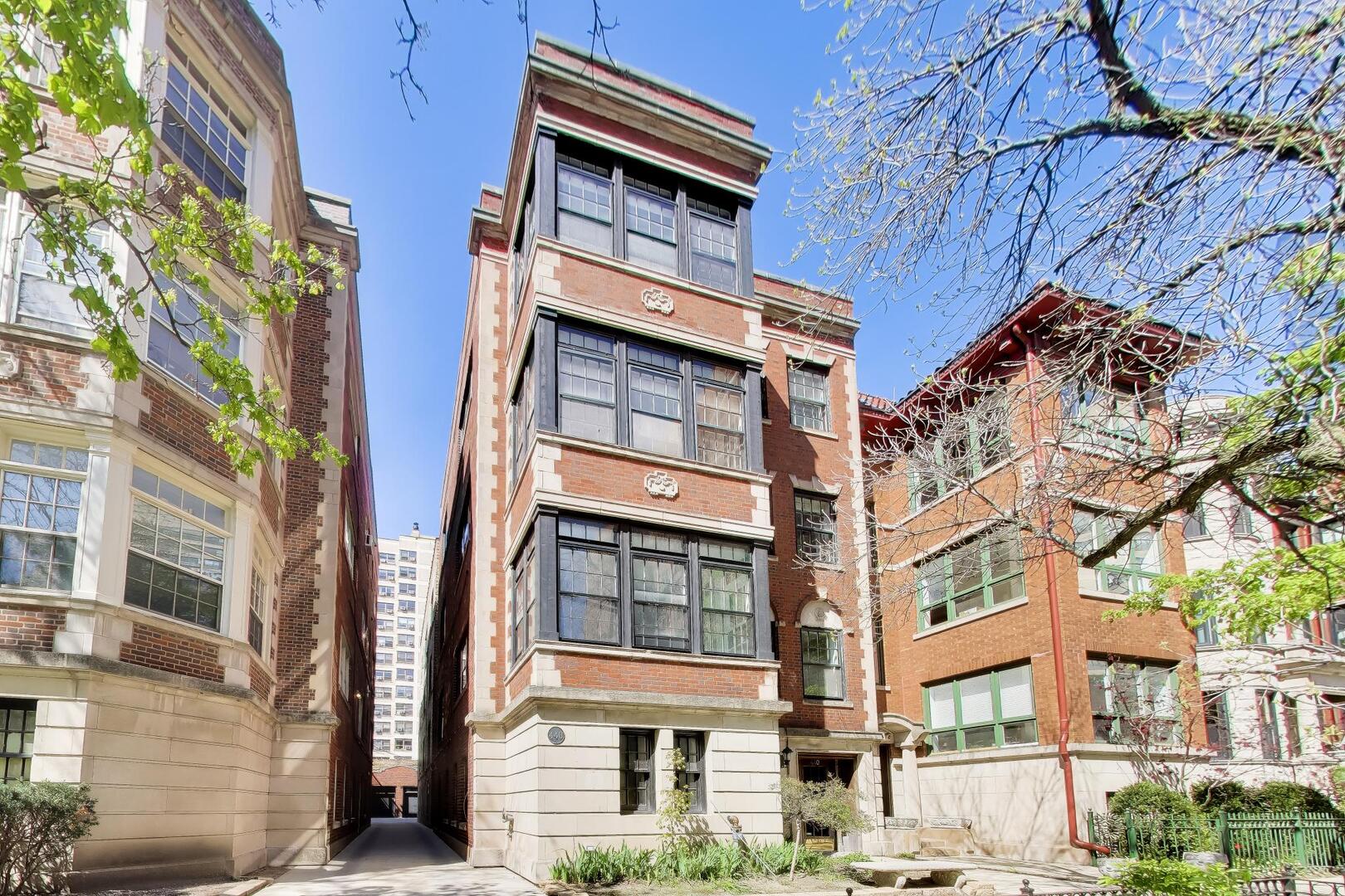 440 W Oakdale Avenue #1, Chicago, IL