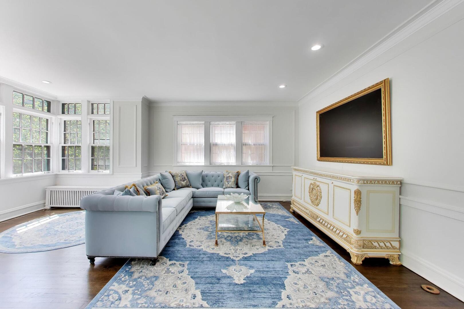 440 W Oakdale Avenue #1, Chicago, IL