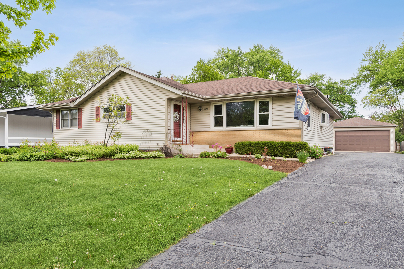 5324 Clover Drive, Lisle, IL