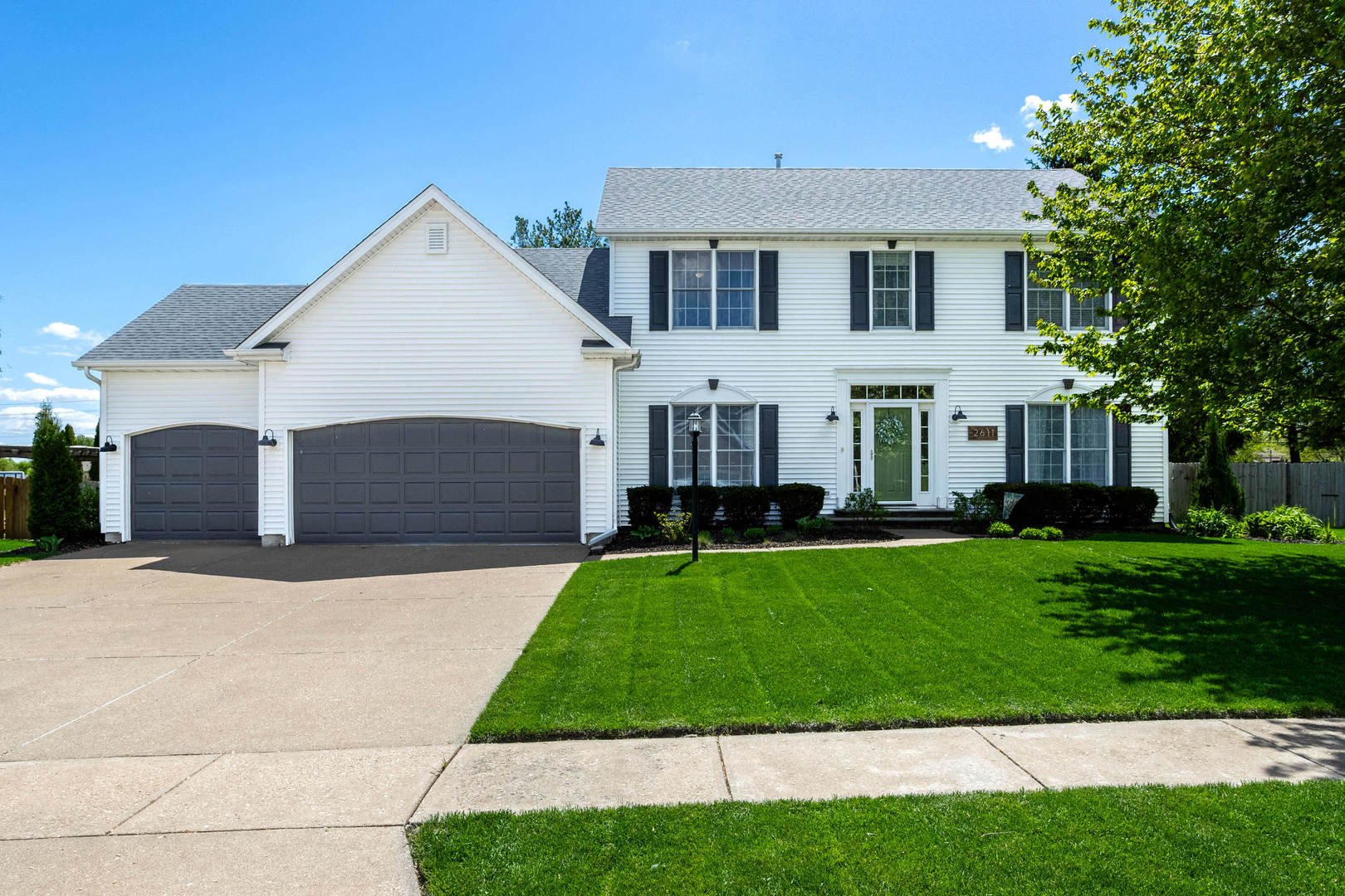 2611 Heather Glen Circle, Bettendorf, IA