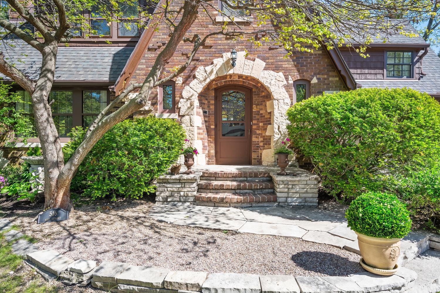 516 41st Street, Western Springs, IL
