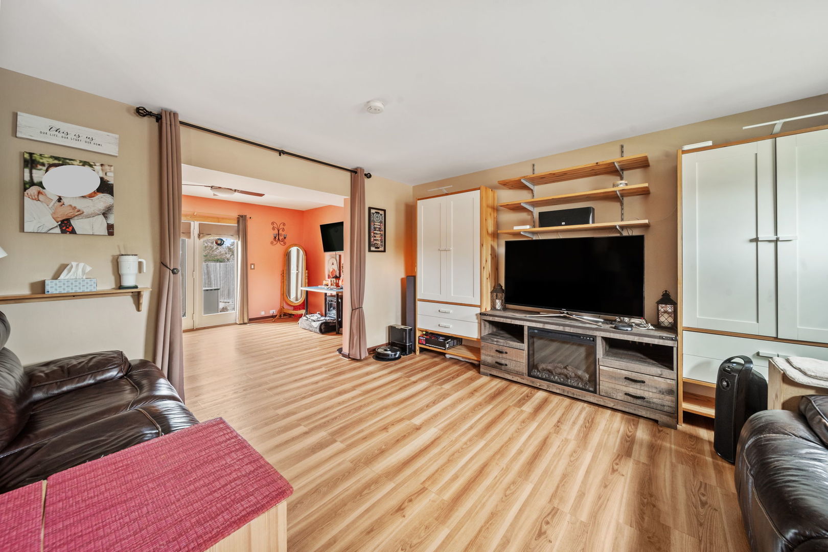 6806 Prairieview Avenue, Woodridge, IL