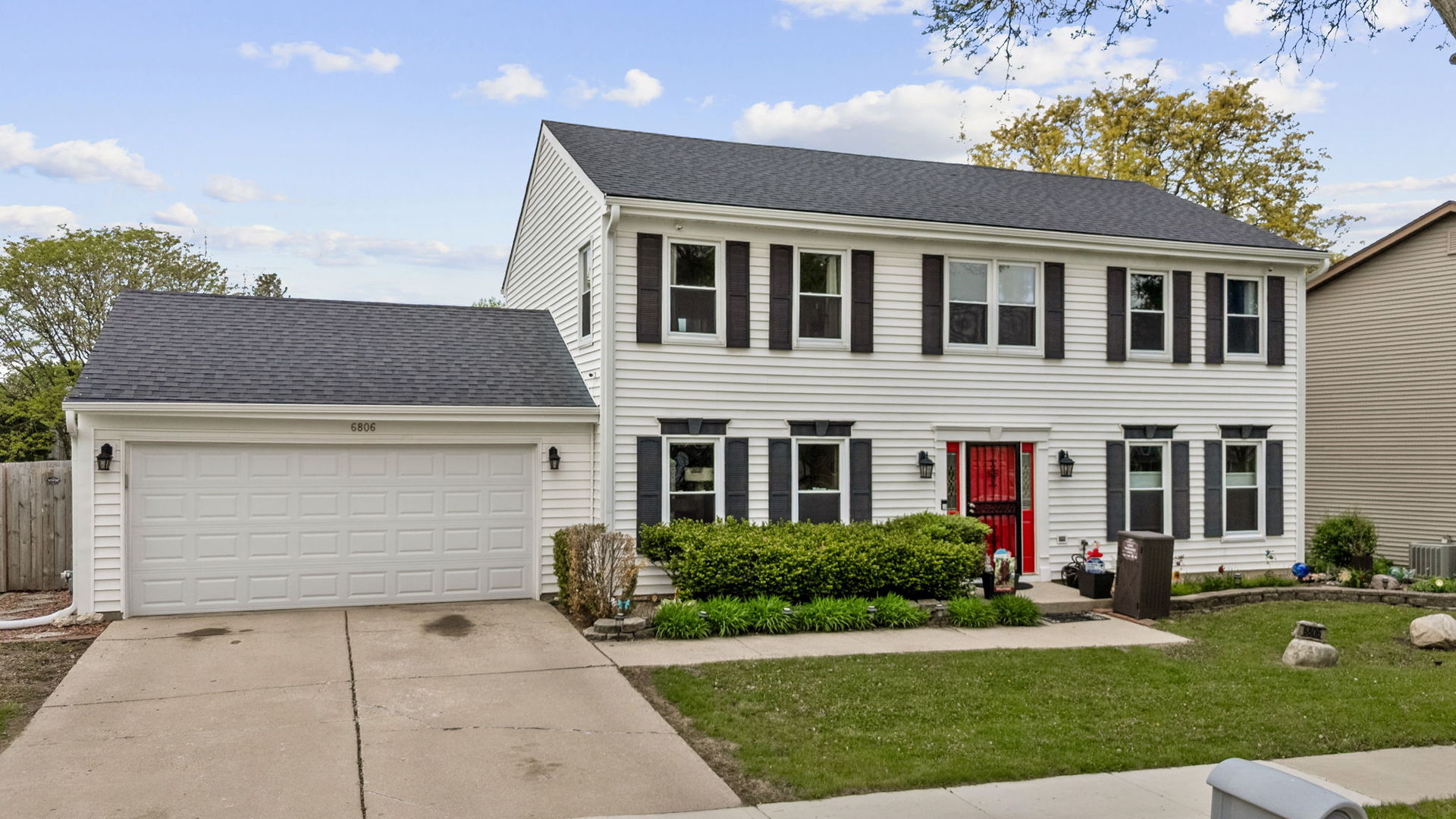 6806 Prairieview Avenue, Woodridge, IL