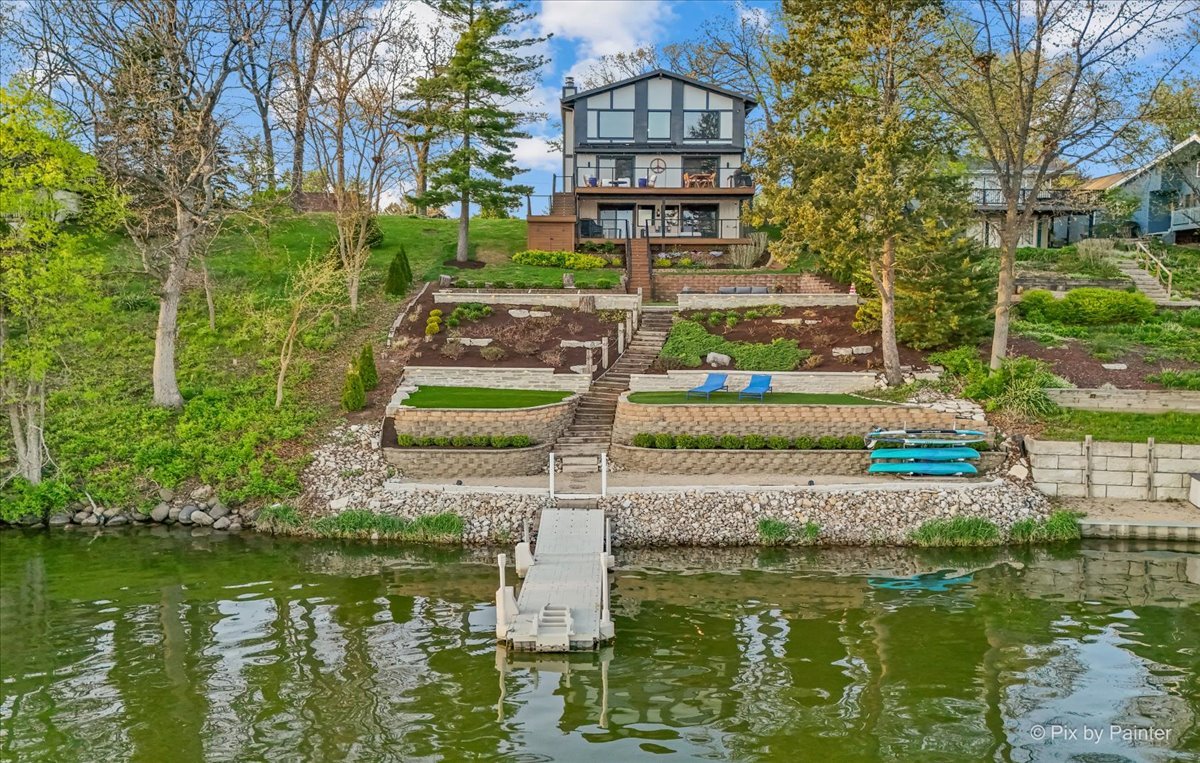 386 Holiday Drive, Lake Holiday, IL