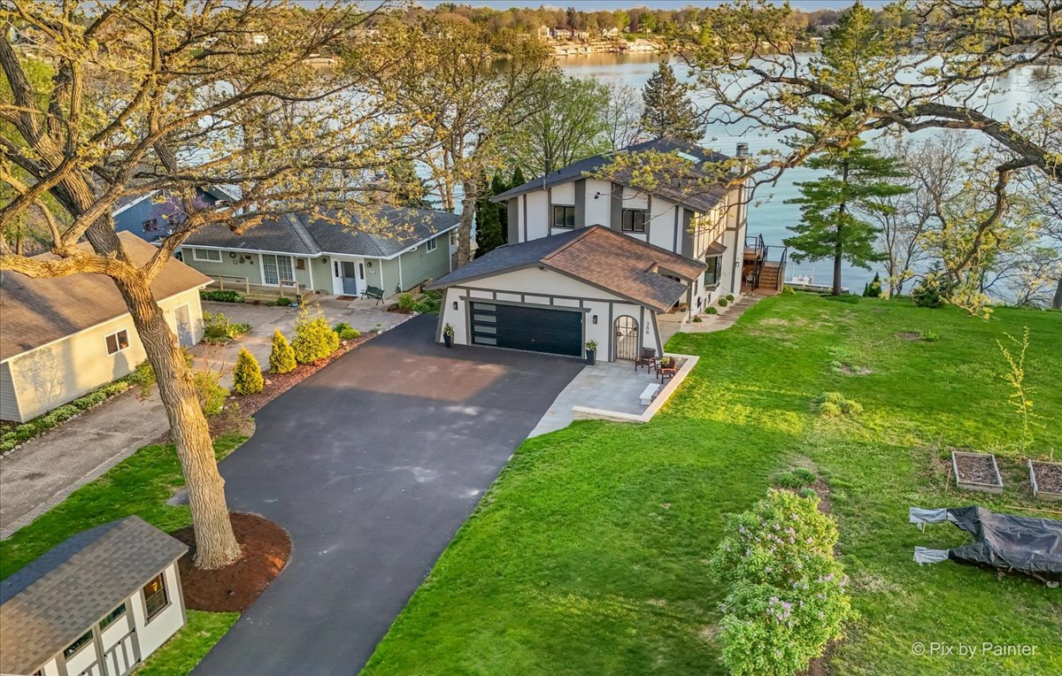 386 Holiday Drive, Lake Holiday, IL