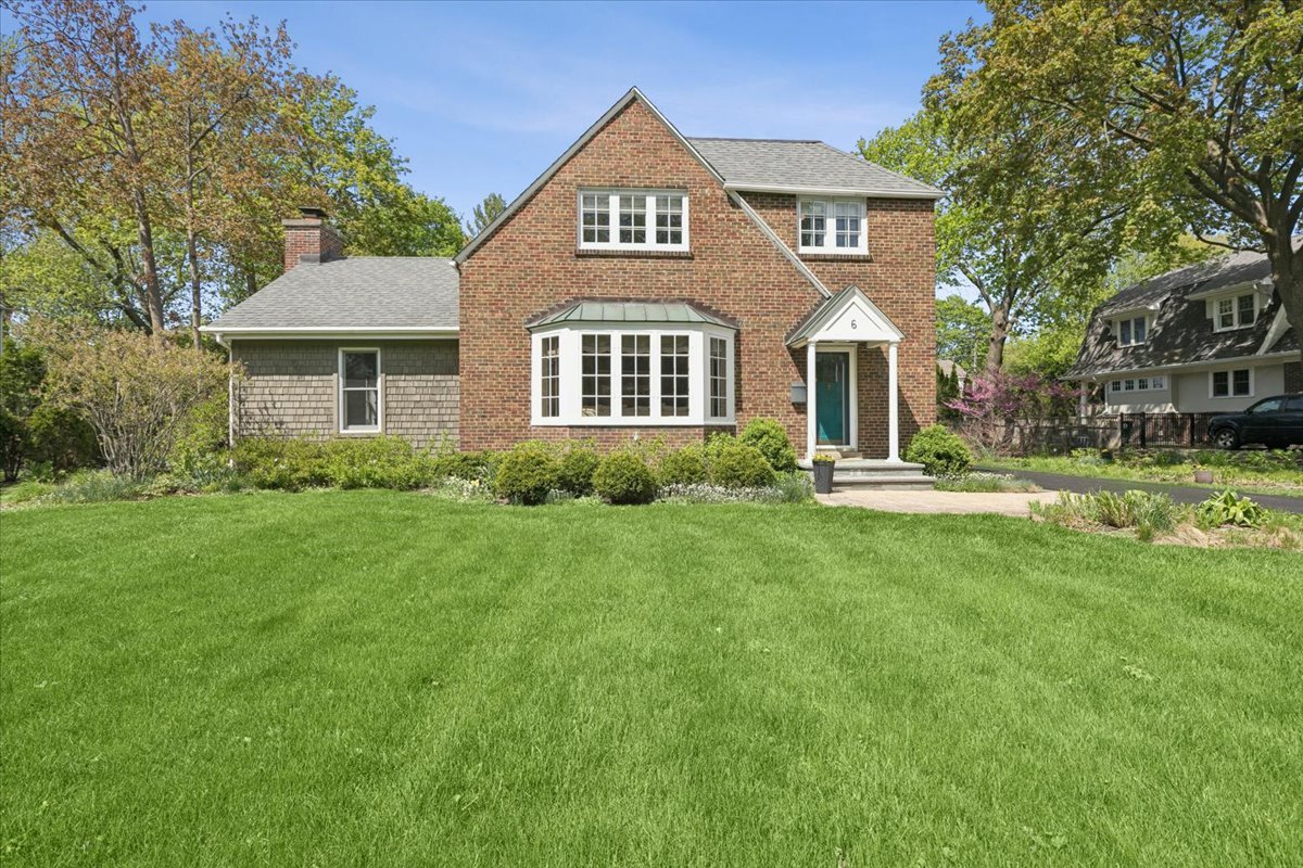 6 E Witchwood Lane, Lake Bluff, IL