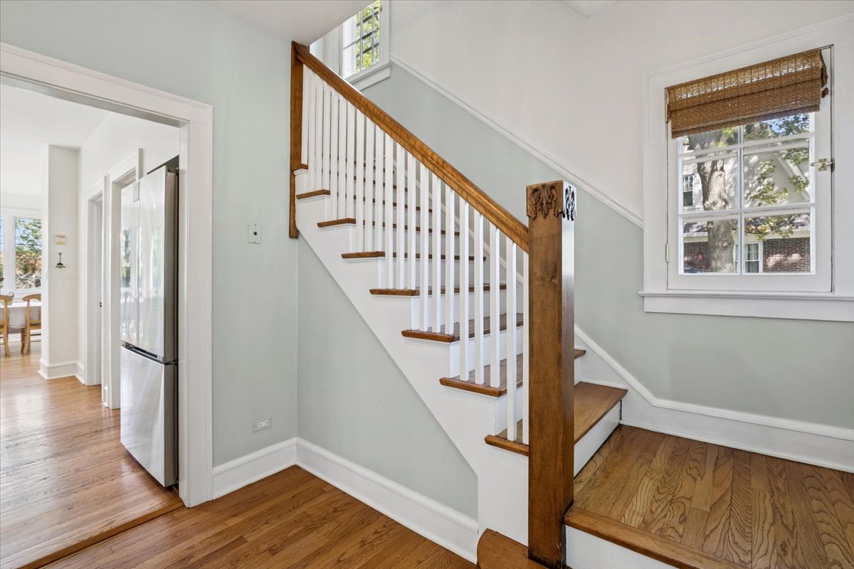 6 E Witchwood Lane, Lake Bluff, IL