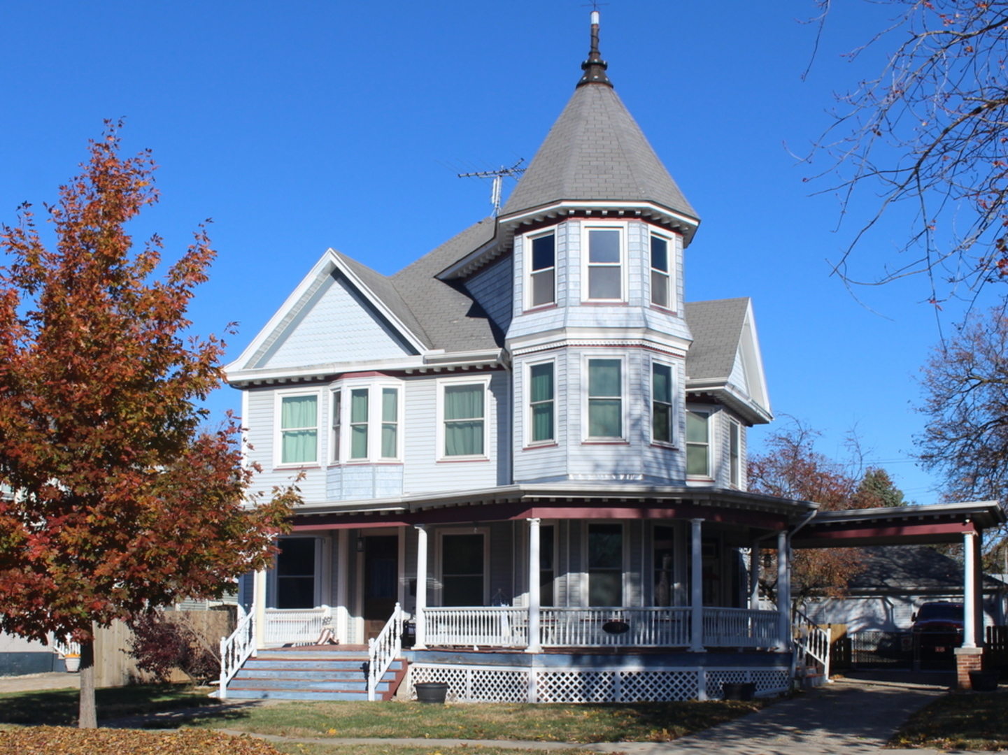 411 W Main Street, Clinton, IL