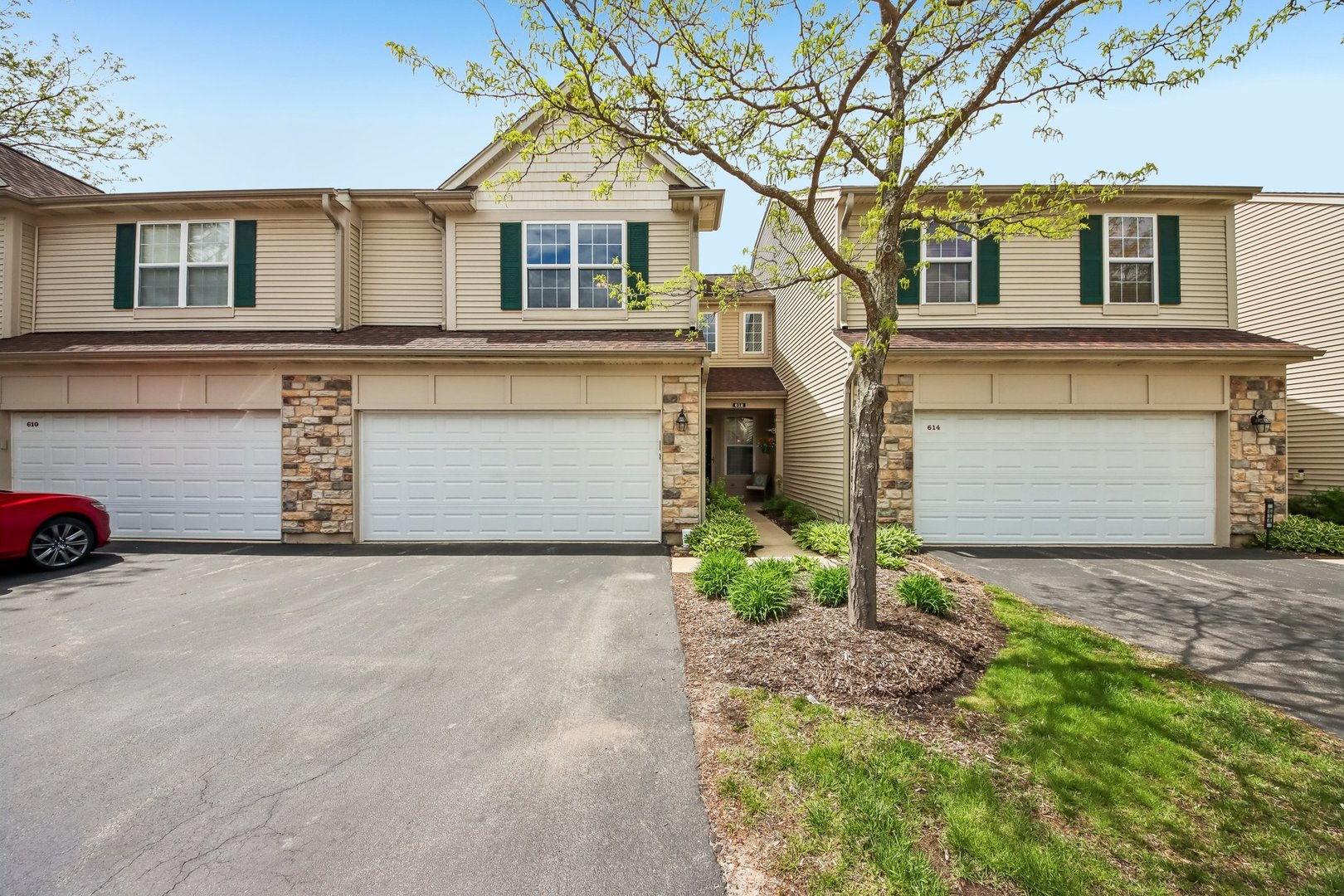 612 Shakespeare Drive, Grayslake, IL