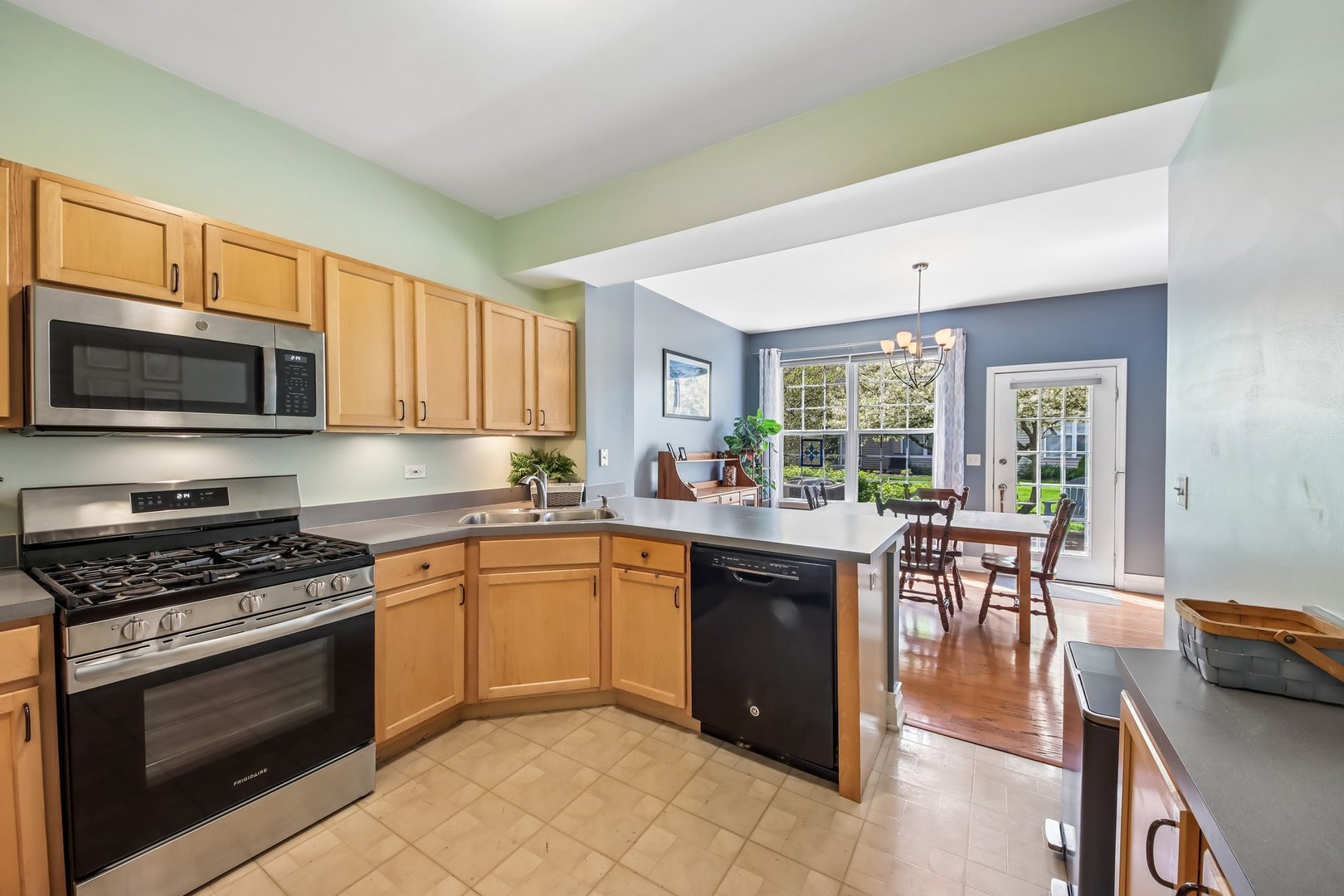 612 Shakespeare Drive, Grayslake, IL