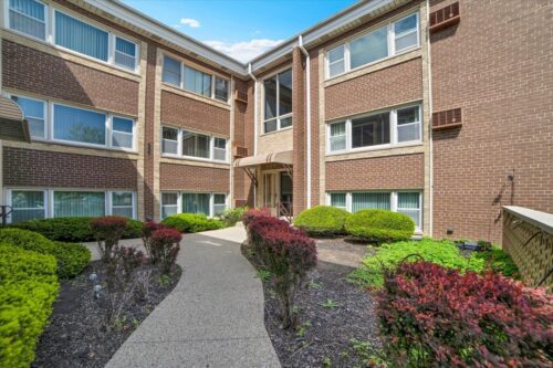 2257 Des Plaines Avenue #1NE, North Riverside, IL