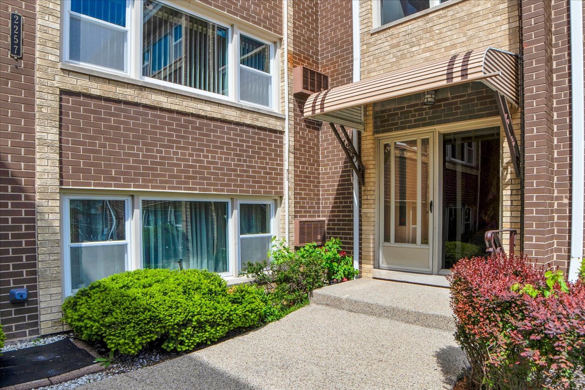 2257 Des Plaines Avenue #1NE, North Riverside, IL