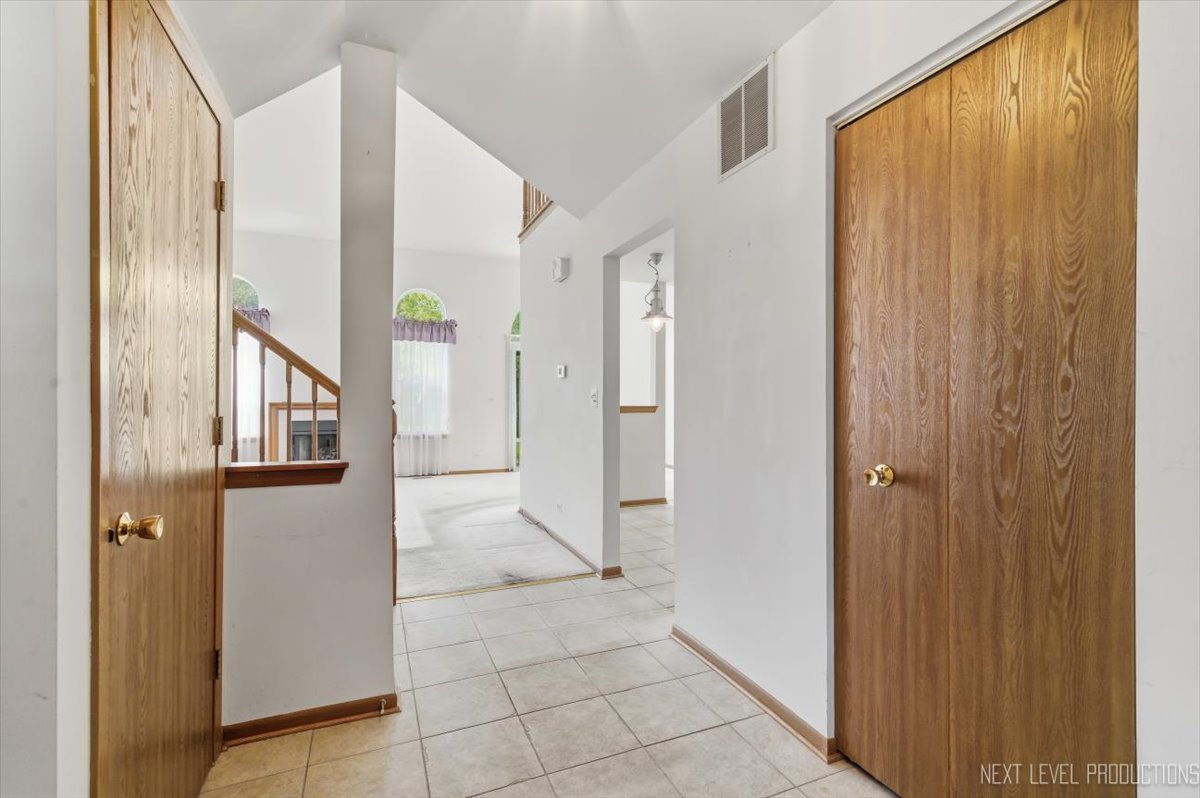 1334 Coldspring Road #1334, Carol Stream, IL
