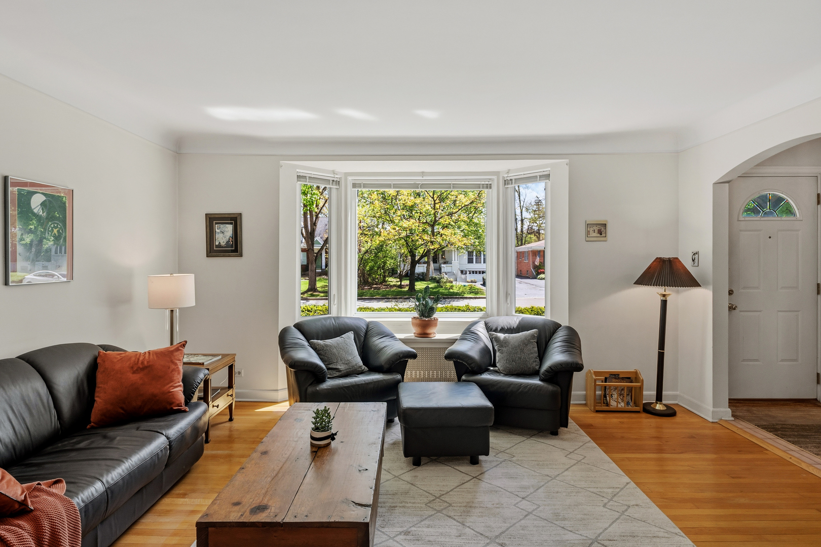 204 Parkview Road, Riverside, IL