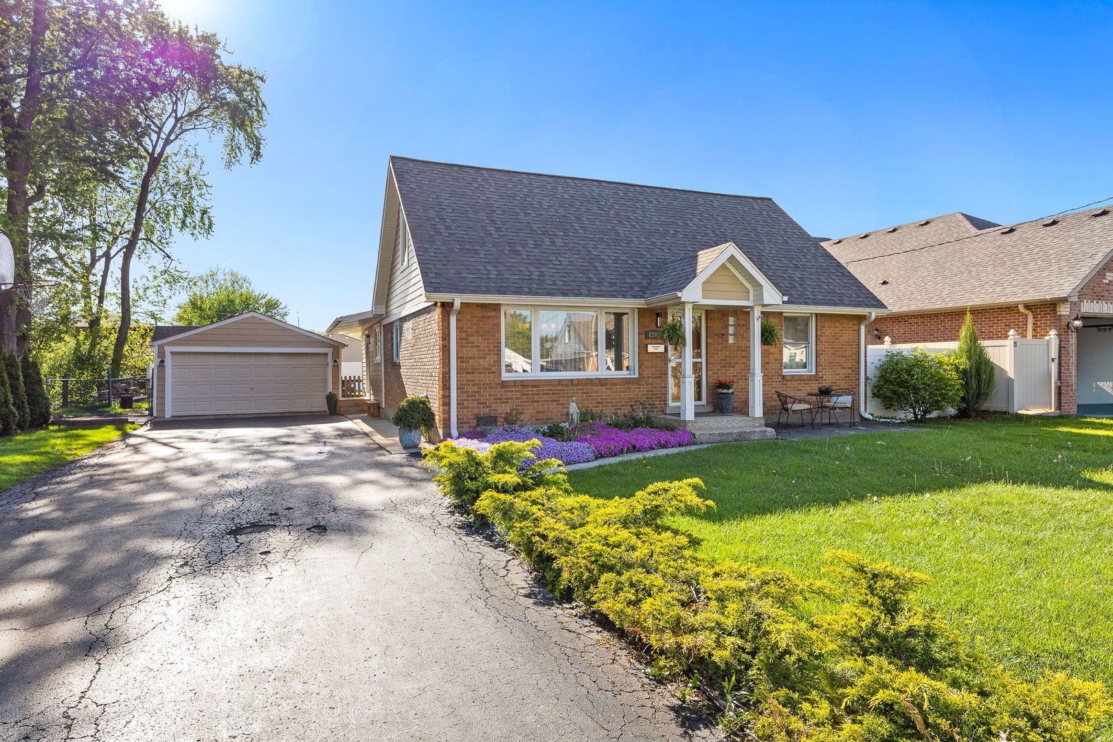 8208 Natoma Avenue, Burbank, IL